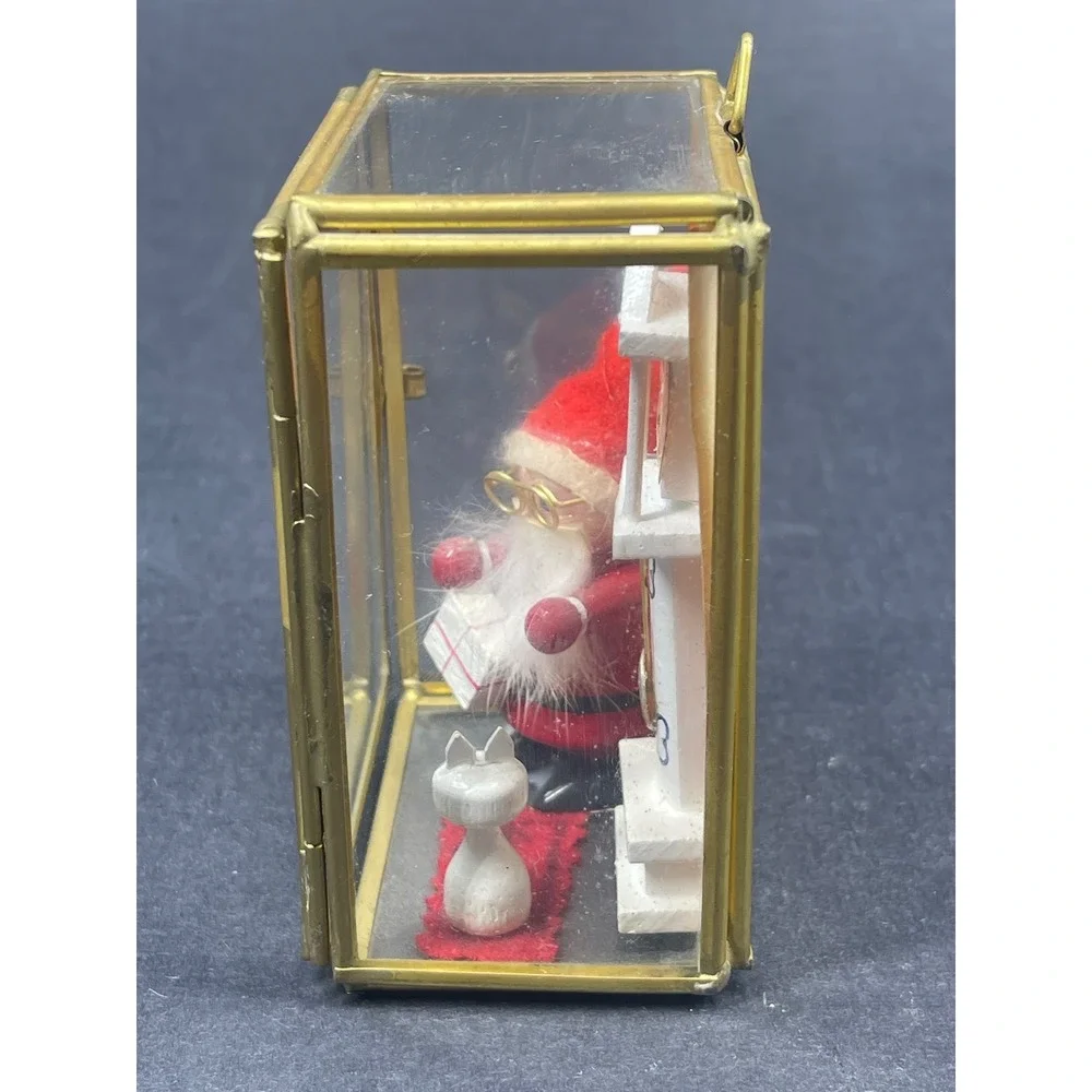 VTG Brass Glass Shadow Box Santa Diorama Taiwan Christmas Ornament Cat Clock 4
